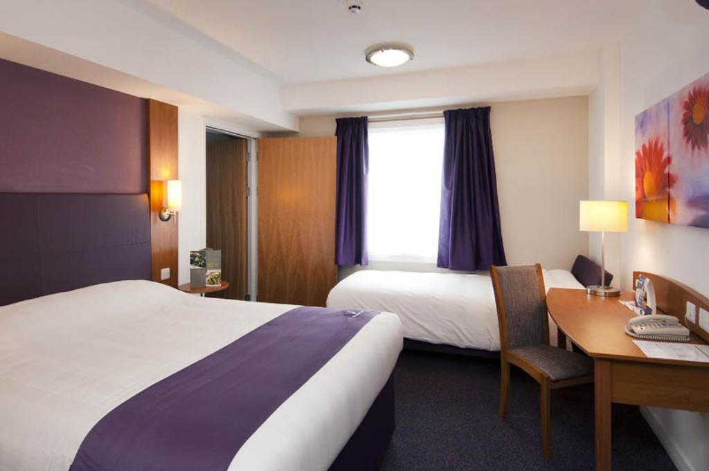 Premier Inn Edinburgh Central 客房 照片