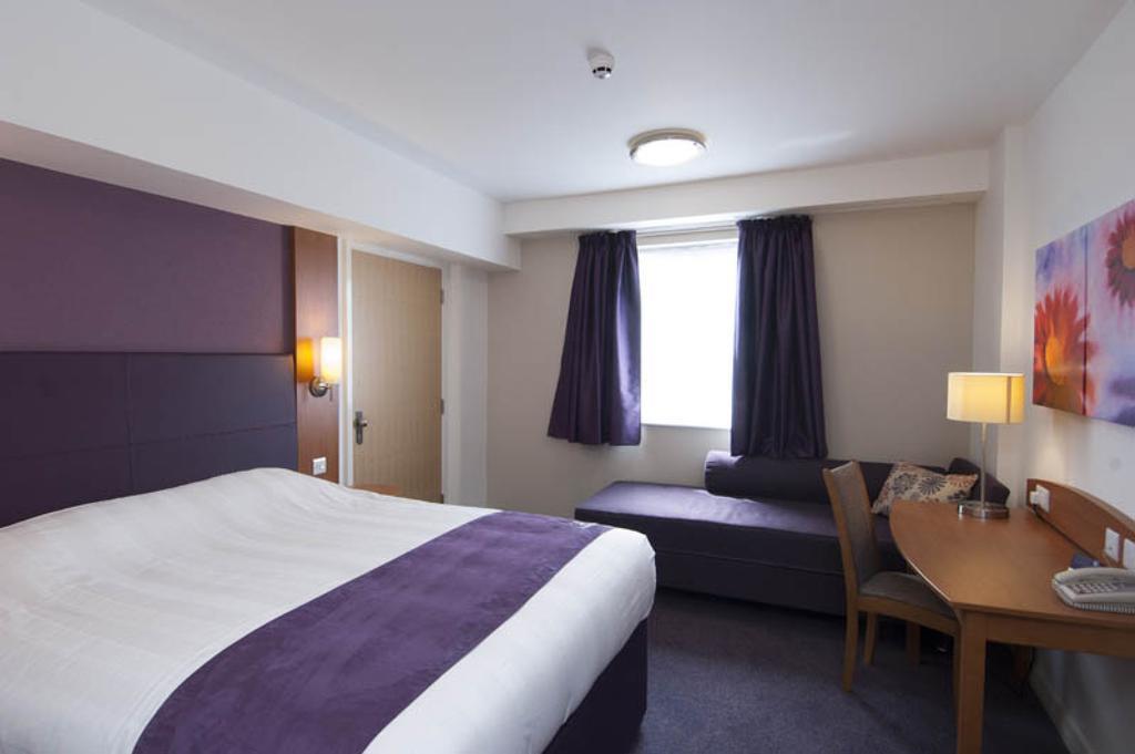 Premier Inn Edinburgh Central 客房 照片