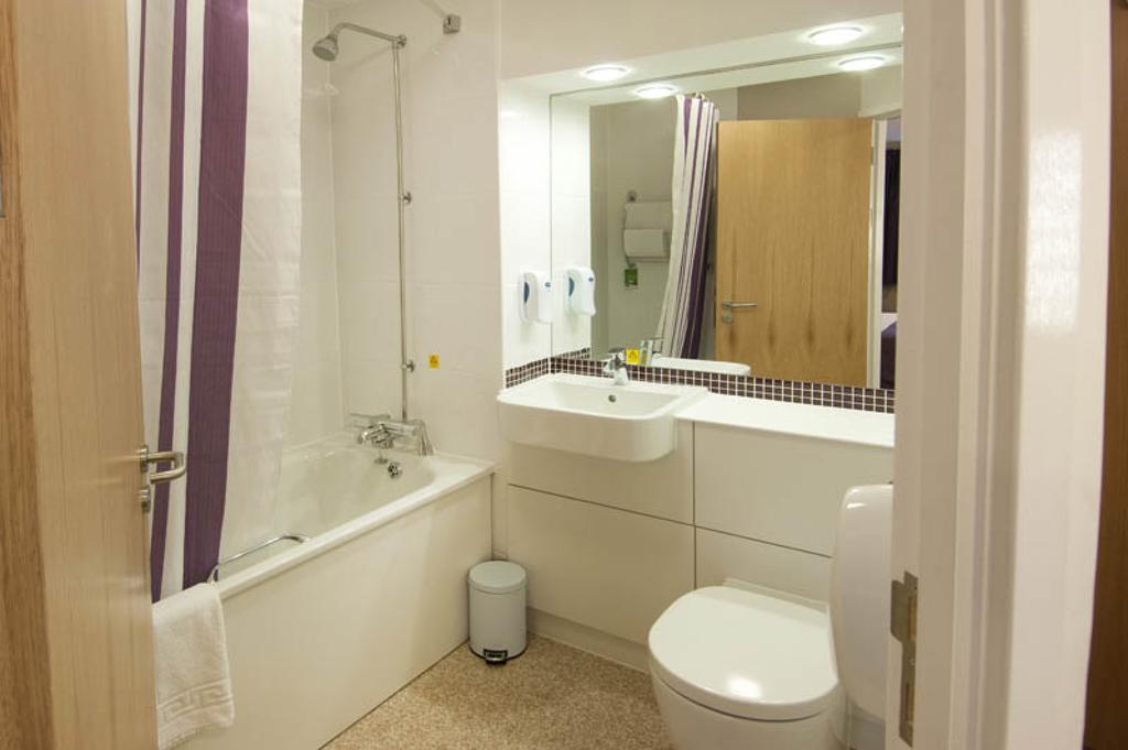 Premier Inn Edinburgh Central 客房 照片